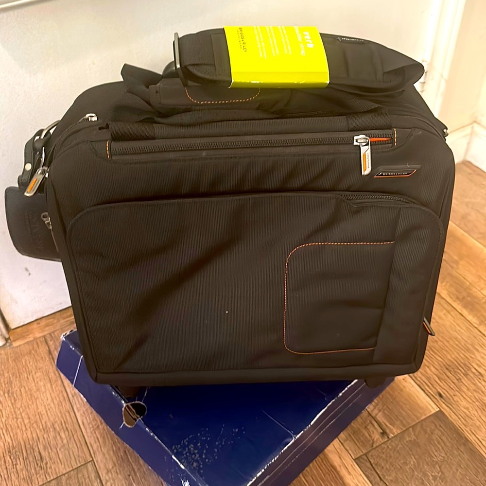 Travel luggage with wheels